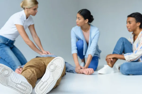 First aid training — Stock Photo