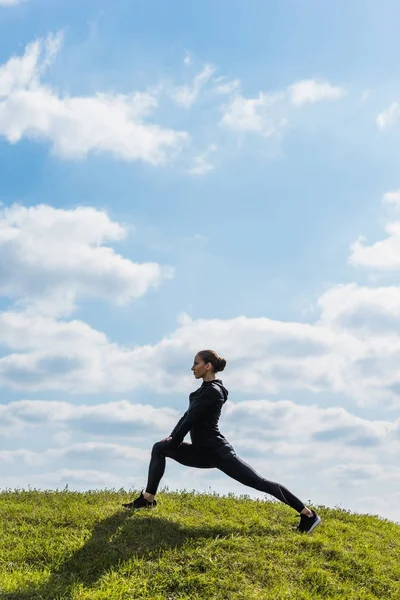 Woman in warrior pose — Stock Photo