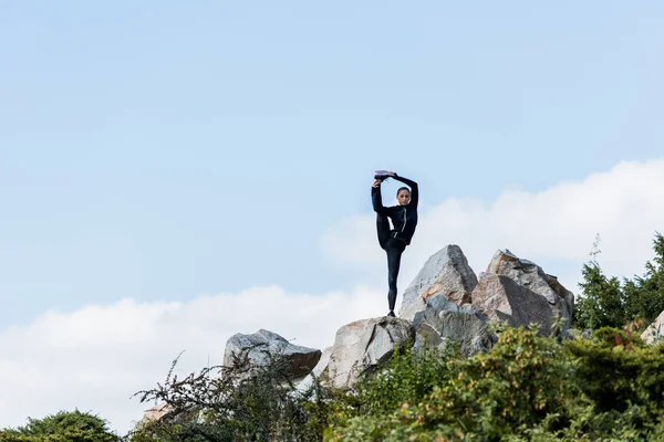 Woman standing on one leg — Stock Photo