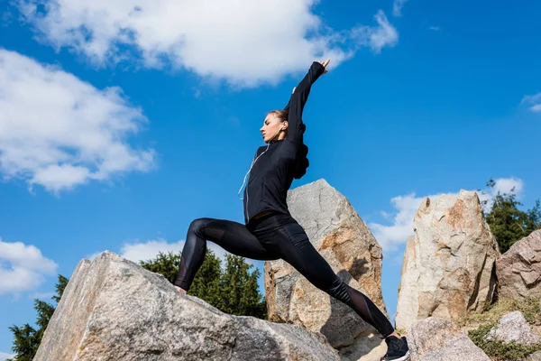 Woman in warrior pose — Stock Photo