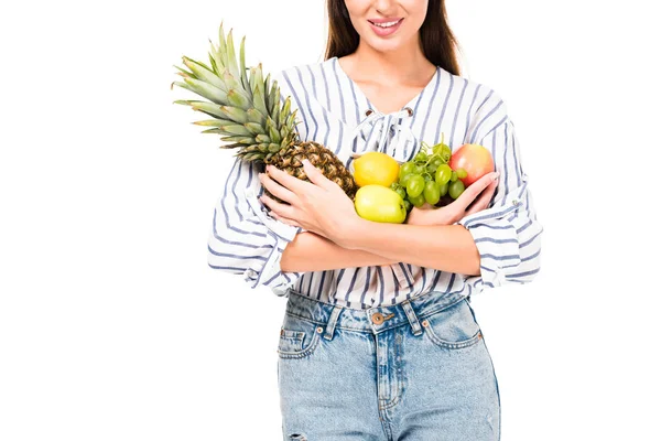 Mujer sosteniendo varias frutas - foto de stock