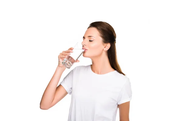 Mujer joven con vaso de agua - foto de stock