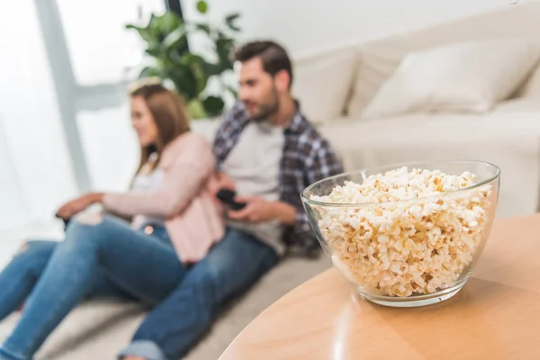 Bowl of popcorn in living room — Stock Photo