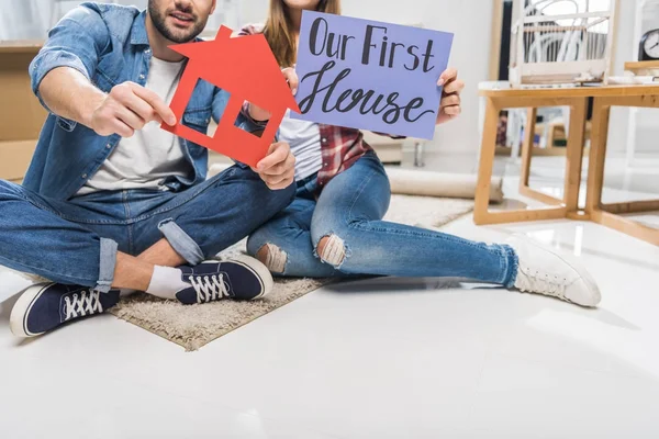 Couple showing house signs — Stock Photo