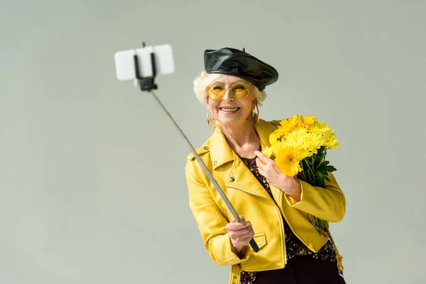 Stylish senior woman taking selfie — Stock Photo