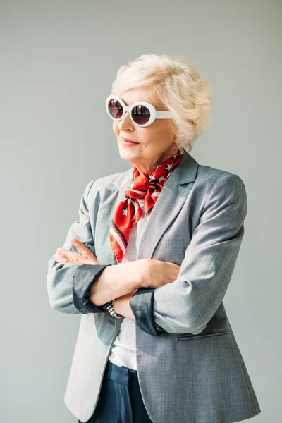 Mulher com braços cruzados — Fotografia de Stock