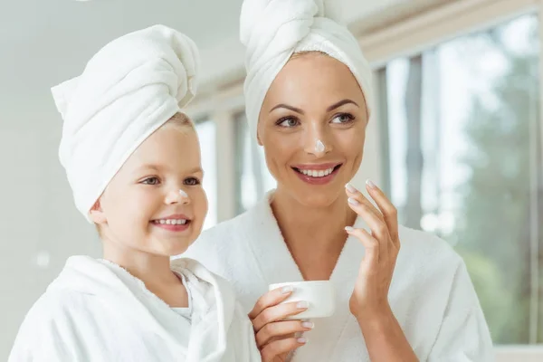 Madre e hija - foto de stock