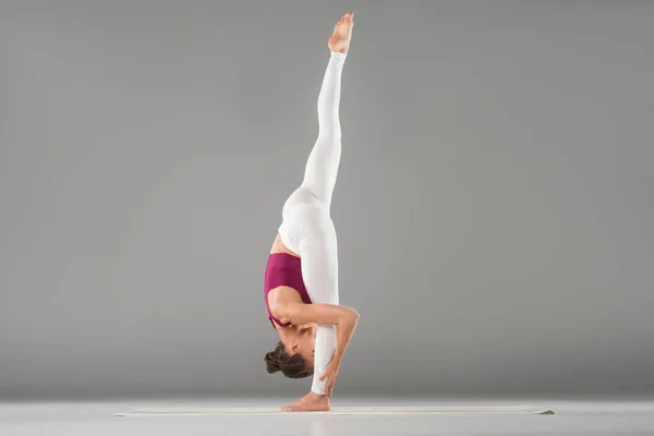 Woman practicing yoga — Stock Photo