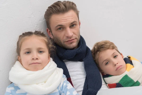 Sick father with son and daughter in bed — Stock Photo