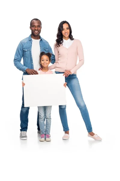 Família afro-americana com cartão em branco — Fotografia de Stock