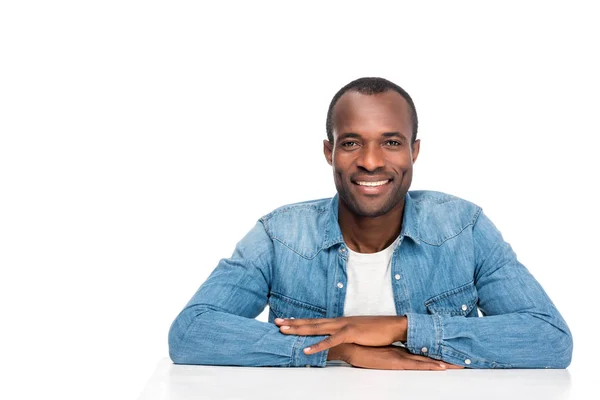 Homem afro-americano sorridente — Fotografia de Stock