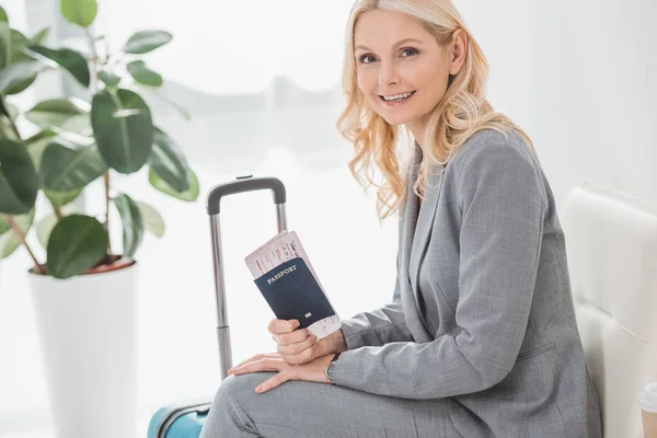 Mature businesswoman with flight ticket — Stock Photo