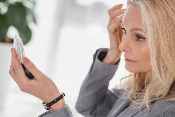 Cosmetic mirror — Stock Photo