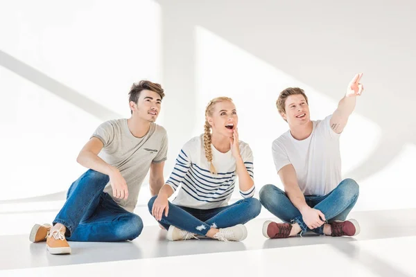 Happy young friends — Stock Photo