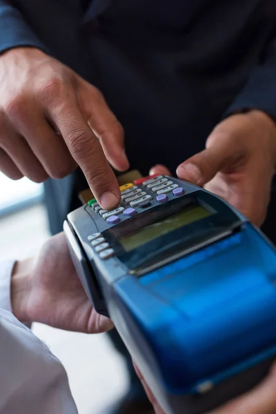 Payment by credit card and terminal — Stock Photo