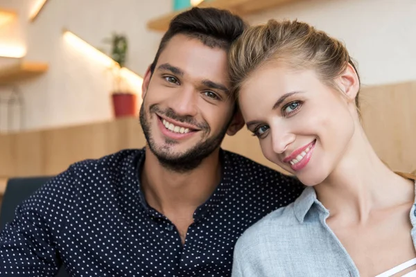 Young couple — Stock Photo