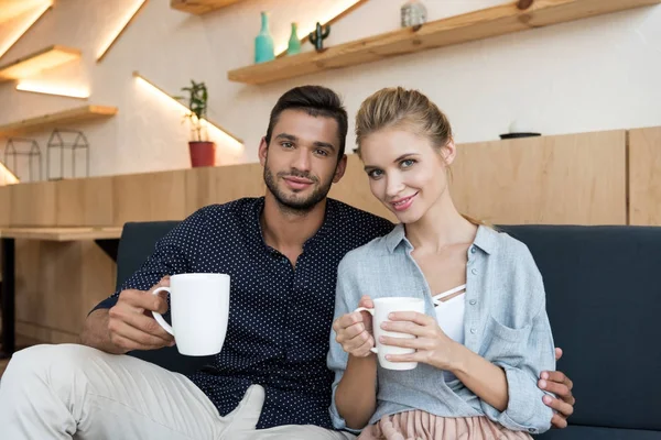 Couple drinking coffee — Stock Photo