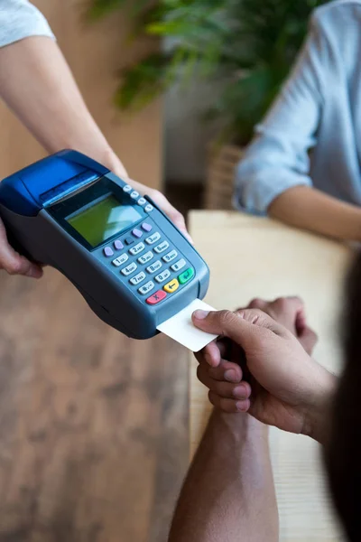 Payment by credit card and terminal — Stock Photo