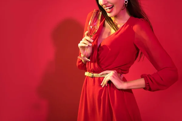 Mujer glamorosa con champán - foto de stock