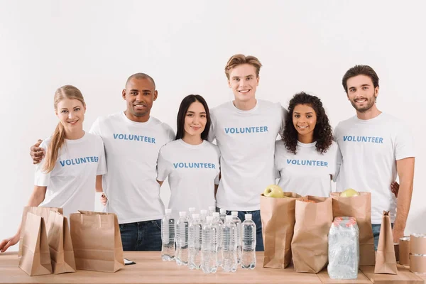 Grupo multiétnico de voluntarios - foto de stock