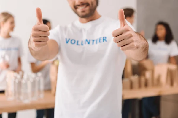 Volunteer showing thumbs up — Stock Photo