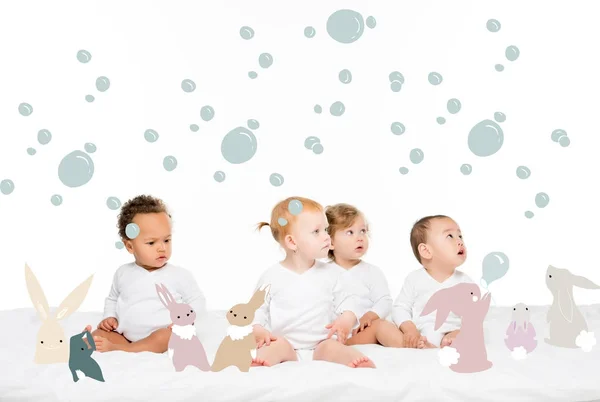 Niños y niñas multiétnicos - foto de stock