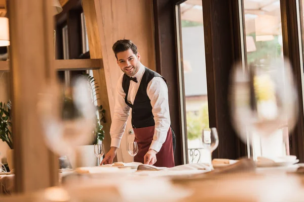 Waiter serving tables — Stock Photo