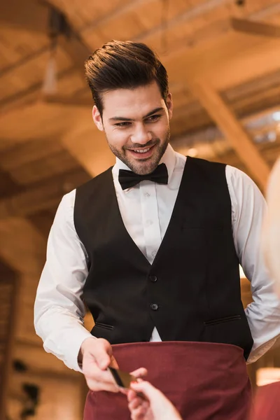 Customer giving credit card to waiter — Stock Photo