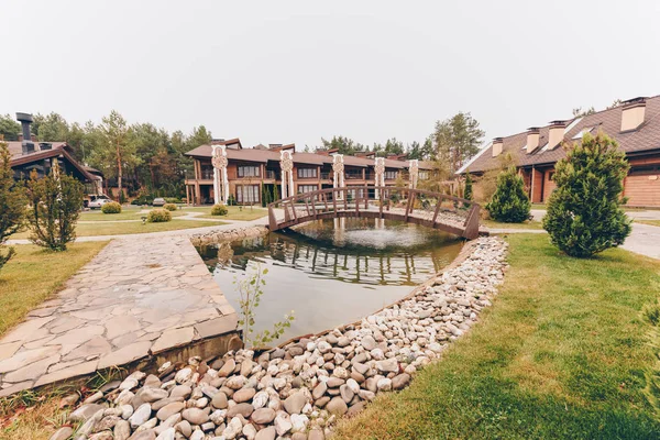 Bridge over pond — Stock Photo