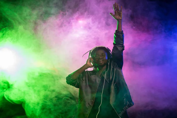 Professionnel afro-américain DJ — Photo de stock