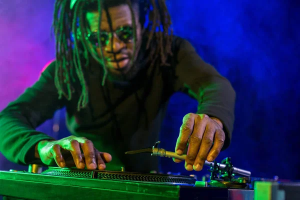 Afro-americano dj — Fotografia de Stock