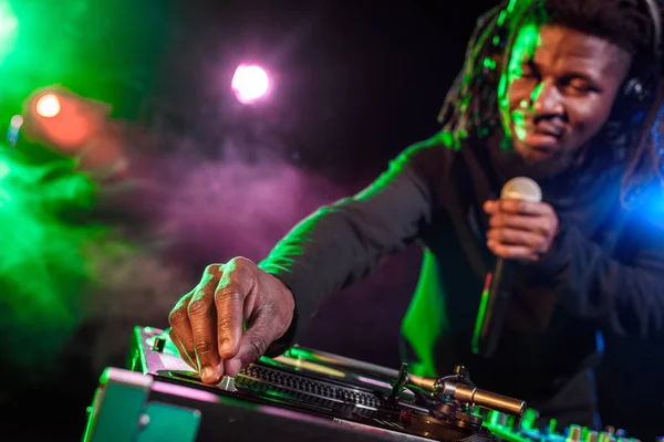 Club afro-américain DJ — Photo de stock