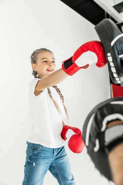 Father and daughter boxing together — Stock Photo