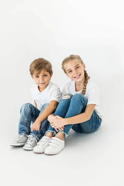 Adorables niños pequeños - foto de stock