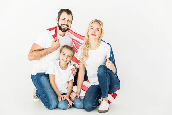 Familia con bandera americana - foto de stock