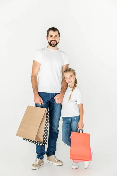 Padre e hija con bolsas de compras - foto de stock