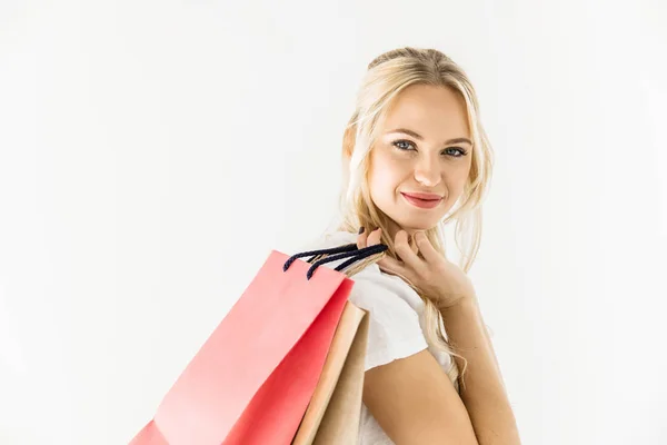 Mujer joven con bolsas de compras - foto de stock