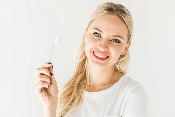 Jeune femme avec brosse à dents — Photo de stock