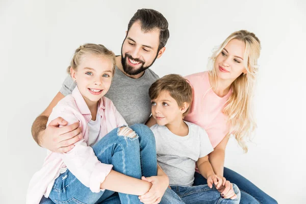 Felice giovane famiglia — Foto stock