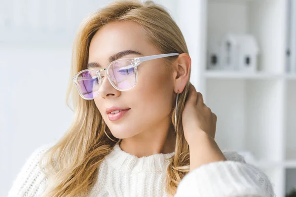 Fashionable woman in eyeglasses — Stock Photo