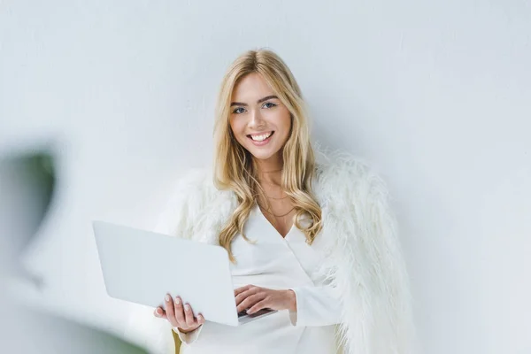 Fashionable businesswoman with laptop — Stock Photo