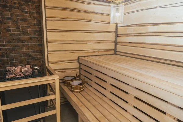 Intérieur du sauna finlandais en bois moder — Photo de stock