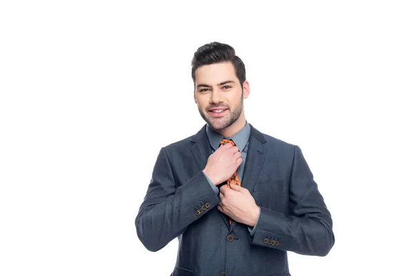 Elegante hombre de negocios sonriente en traje, aislado en blanco - foto de stock