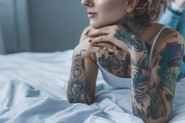 Tatuato ragazza — Foto stock