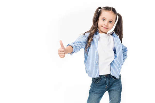 Портрет милої дитини, що показує великий палець вгору ізольовано на білому — стокове фото