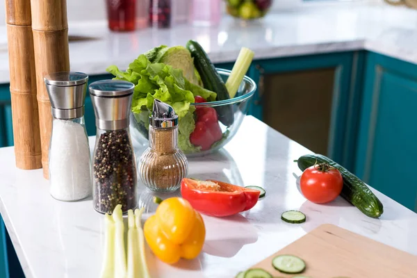 Close-up view of fresh vegetables and spices on kitchen table — Stock Photo