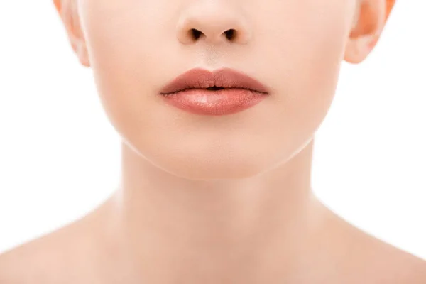 Vista parcial de la mujer con labios hermosos, aislado en blanco - foto de stock