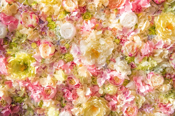 Beau fond floral avec des fleurs élégantes tendres — Photo de stock