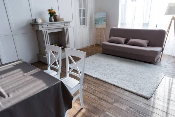 Empty cozy room interior with stylish furniture — Stock Photo
