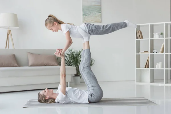 Mother and daughter — Stock Photo